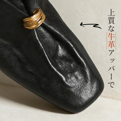 上質な牛革アッパーの繊細な質感と高級感漂う仕上がり