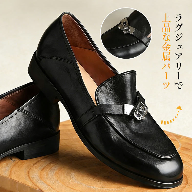 ラグジュアリーな上品金属パーツ 足元に高級感を添えるビットデザイン