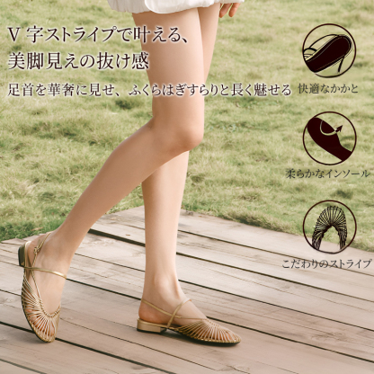 本革ストラップフラットサンダル V字ストライプで足首を華奢に見せるシルエット