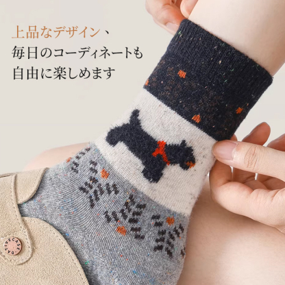 上品なテリア犬モチーフと北欧風デザインのディテール