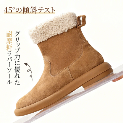 着脱がスムーズなサイドジッパーデザインとブラックカラーの着用例