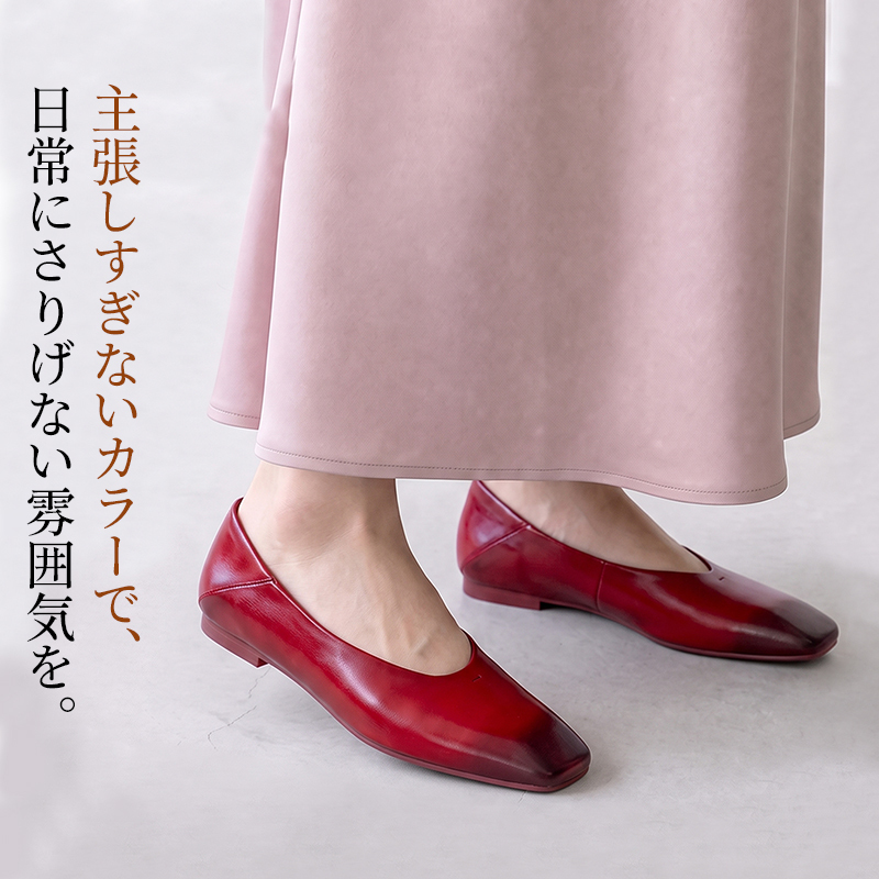 大人向けスクエアトゥヤギ革パンプス。表裏ヤギ革で柔らかい。1.5cm ローヒールで安定感があり、小ぶりトゥが足ラインをすっきり見せ、上品な大人の雰囲気を演出。