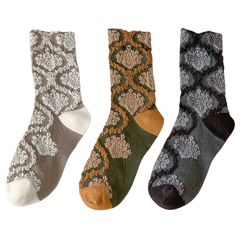 日本風ミドルカット・エンボス柄ソックス