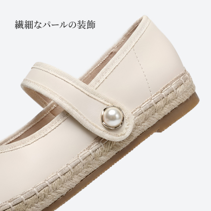 ストラップシューズ 繊細なパール装飾 拡大ディテール 上品なボタン