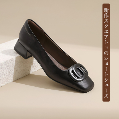 フォーマルなシーンにも最適なブラックの本革スクエアトゥチャンキーヒールパンプス