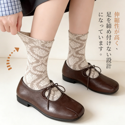 伸縮性が高く足を締め付けない設計の快適なウール混ソックス