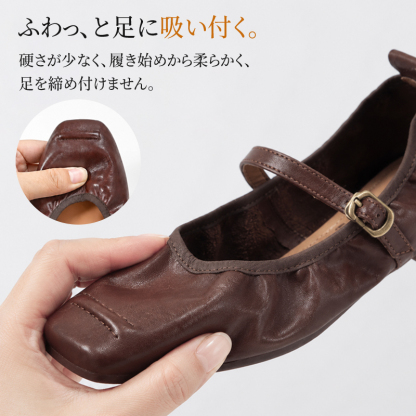 フラットシューズ スクエアトゥ ストラップパンプス 丁寧なステッチとゴールドバックル金具の細部