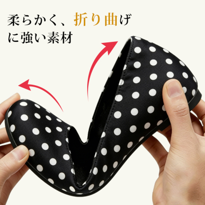 一日中履いても疲れにくいソフトアッパーと柔軟なソフトソールの屈曲性テスト