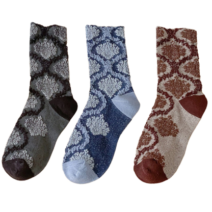 日本風ミドルカット・エンボス柄ソックス