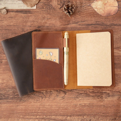 二つ折り 革 ノート カバー 文庫本サイズ対応 ペンホルダー カードホルダー付き