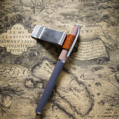 唐草模様 革 手帳 ペンホルダー