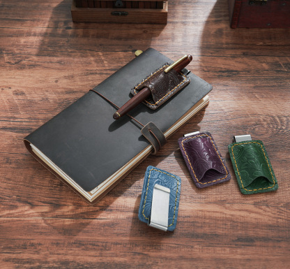 唐草模様 革 一本差し 手帳 ペンホルダー