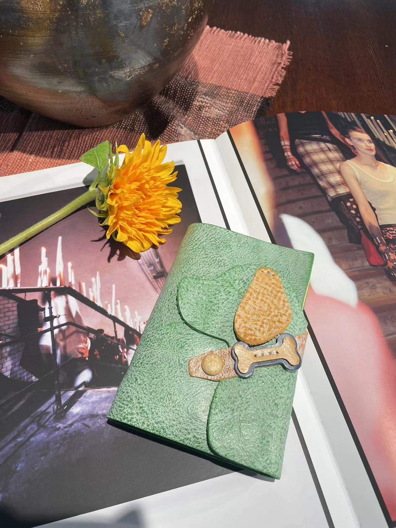 手作り の A6 6穴 バインダー シンプル 革カバー ノート