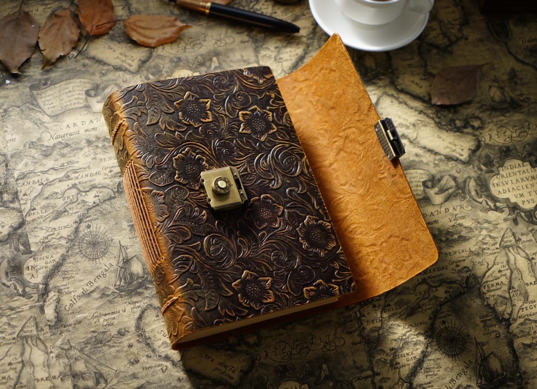 A5 花柄 革カバー ノート 手縫い システム手帳 鍵付きノート