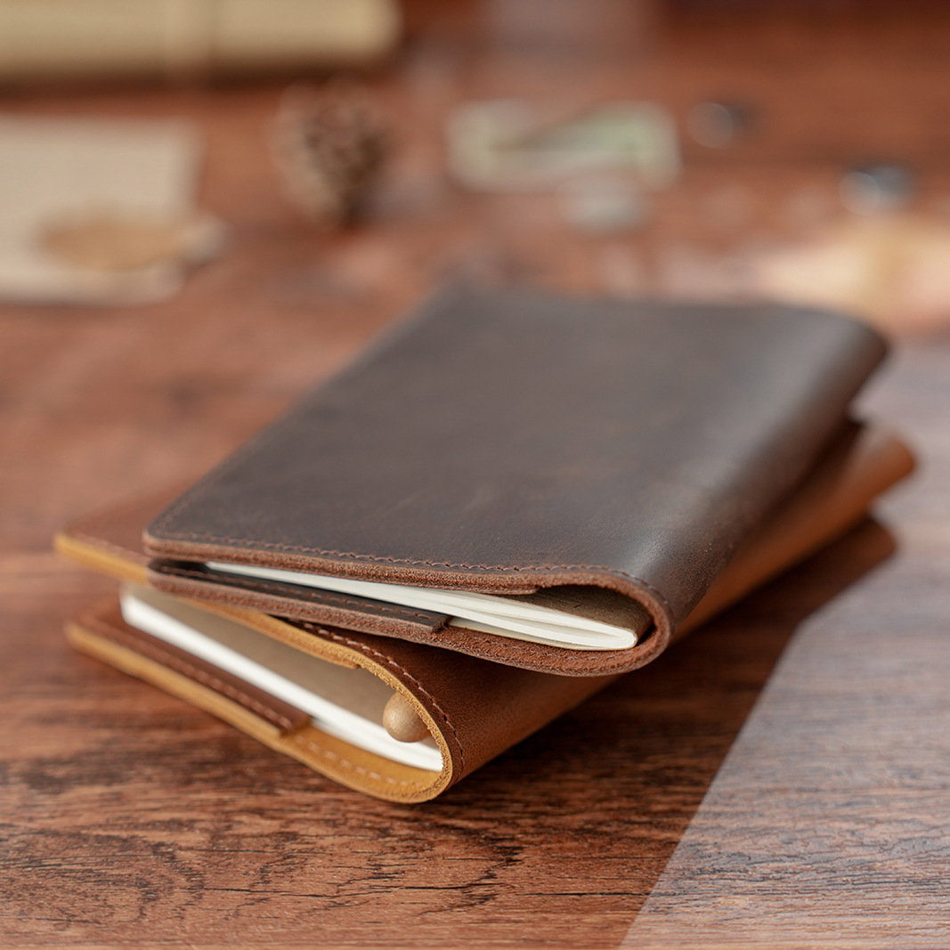二つ折り 革 ノート カバー 文庫本サイズ対応 ペンホルダー カードホルダー付き
