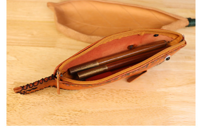 植物鞣し革 ペンケース 面白い 魚 ファスナー筆箱