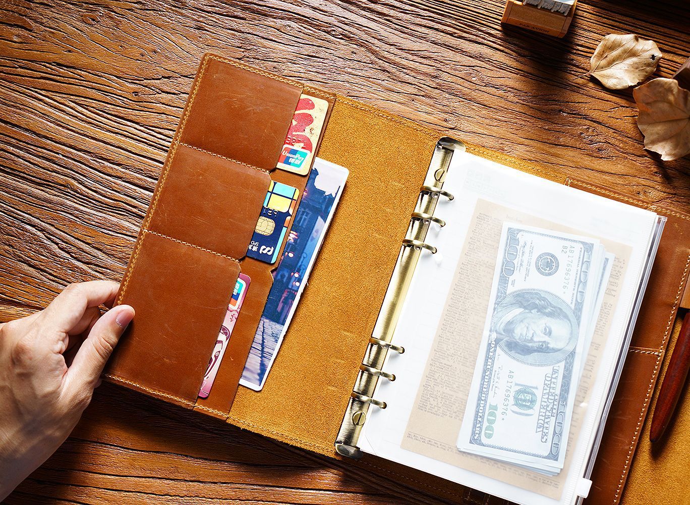 A5 三つ折り 革 ノート カバー 大容量収納 鍵付きノート ルーズリーフ バインダー