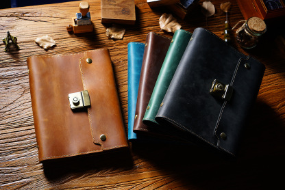 A5 三つ折り 革 ノート カバー 大容量収納 鍵付きノート ルーズリーフ バインダー