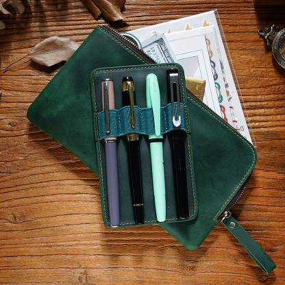 革 ペンケース 4本入れ 高級万年筆対応 筆収納パッドとファスナーバッグ