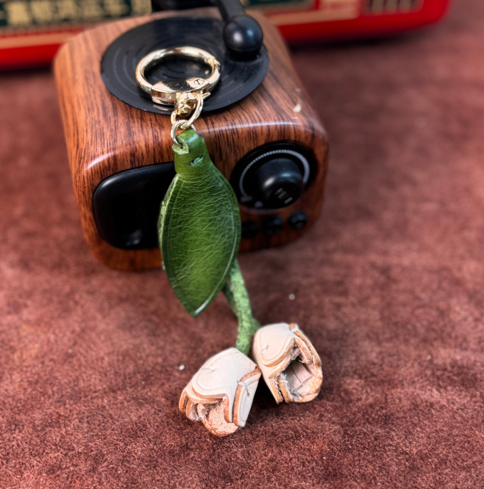 チューリップ 可愛い 革 バッグチャーム キーリング