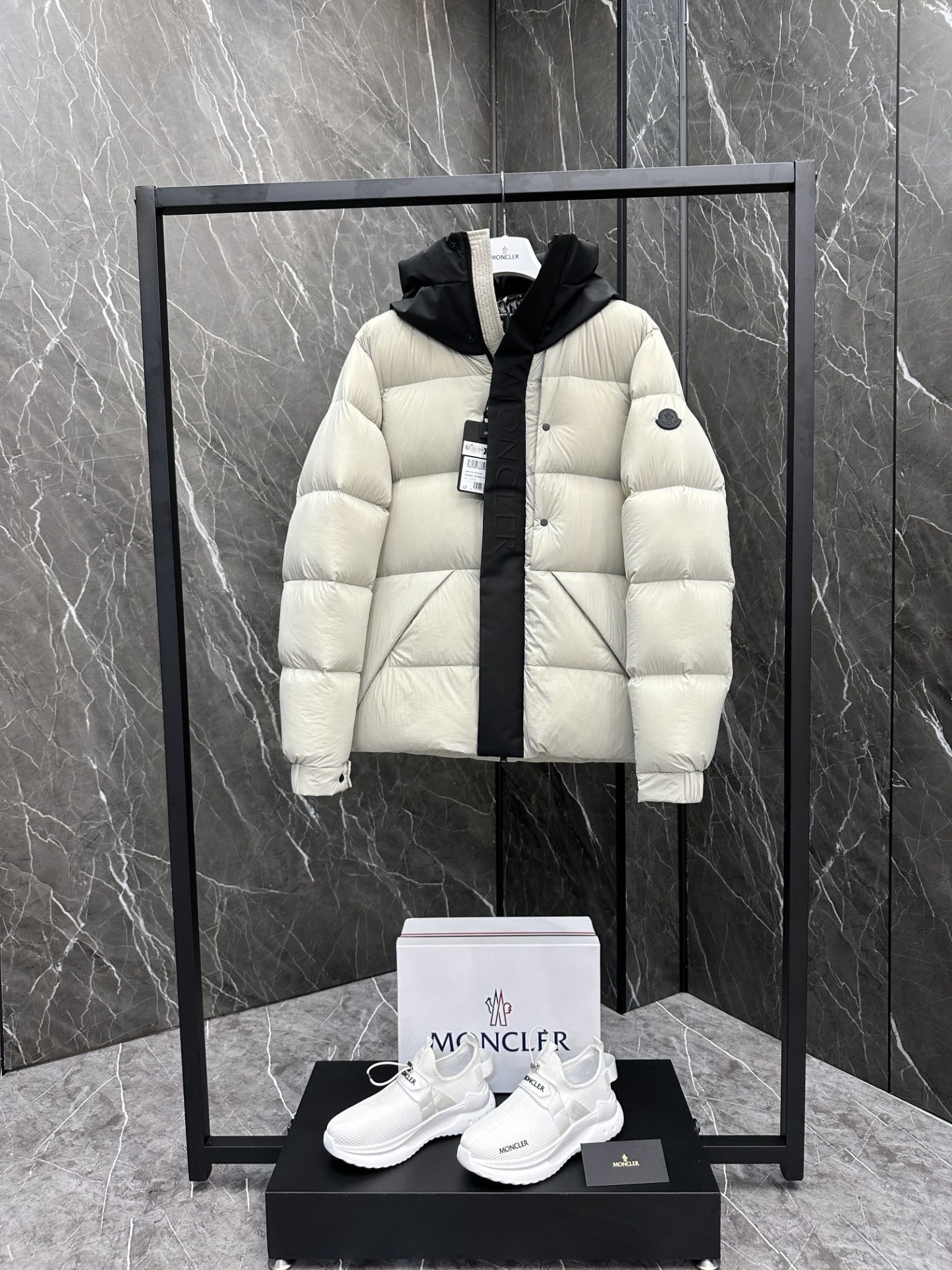 【公式認定ストア】MONCLER  Madeira モンクレール 定番ダウンコート 限定発売中！多くの著名人やセレブに愛用されています! 爆買い！即完売必至