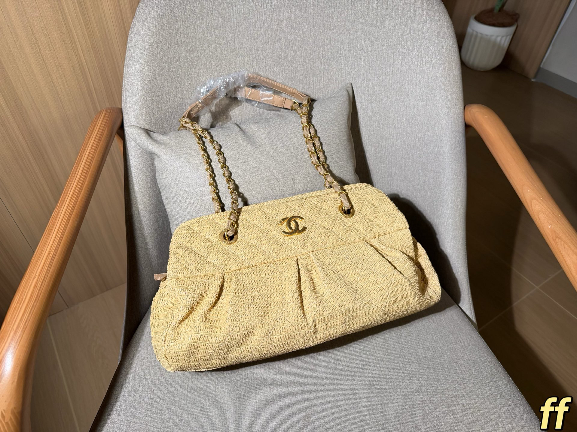 シャネル「Chanel」シャネル ラフィア×チェーン ショルダーバッグ / アウトバッグ
