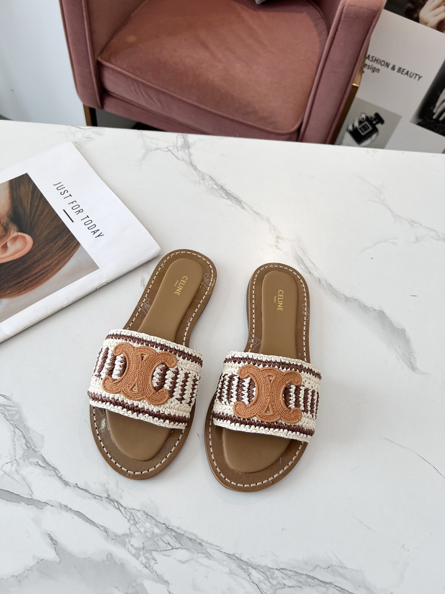 セリーヌです「CELINE」【新商品】セリーヌ トリオンフ ミュール / スライドシューズ
