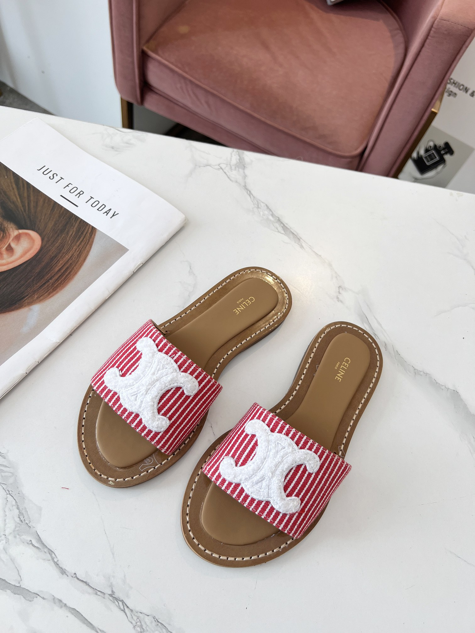 セリーヌです「CELINE」【新商品】セリーヌ トリオンフ ミュール / スライドシューズ