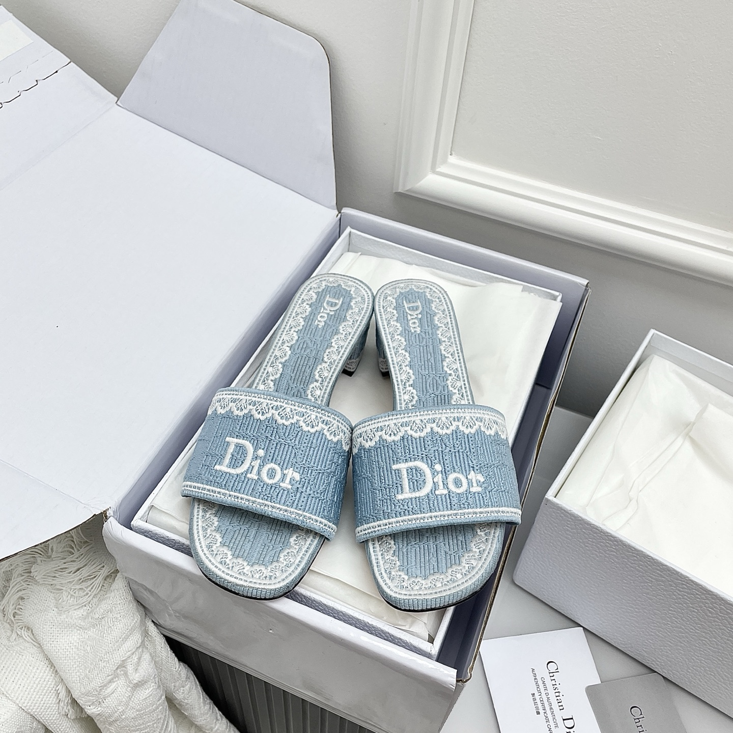 ディオール「Dior」【今年の新商品】ディオール ディオリビエラ レース×3D刺繍ミュール / スライドサンダル