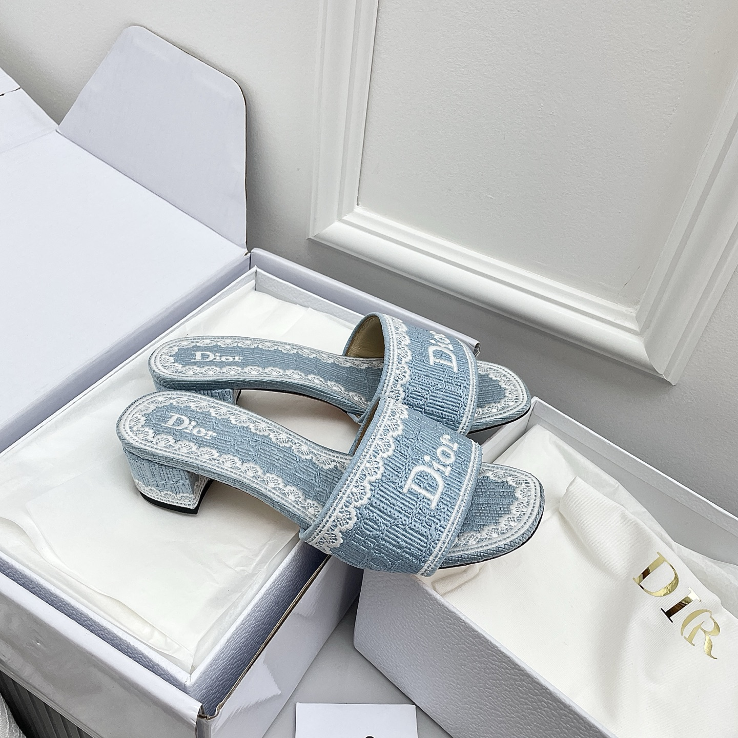 ディオール「Dior」【今年の新商品】ディオール ディオリビエラ レース×3D刺繍ミュール / スライドサンダル