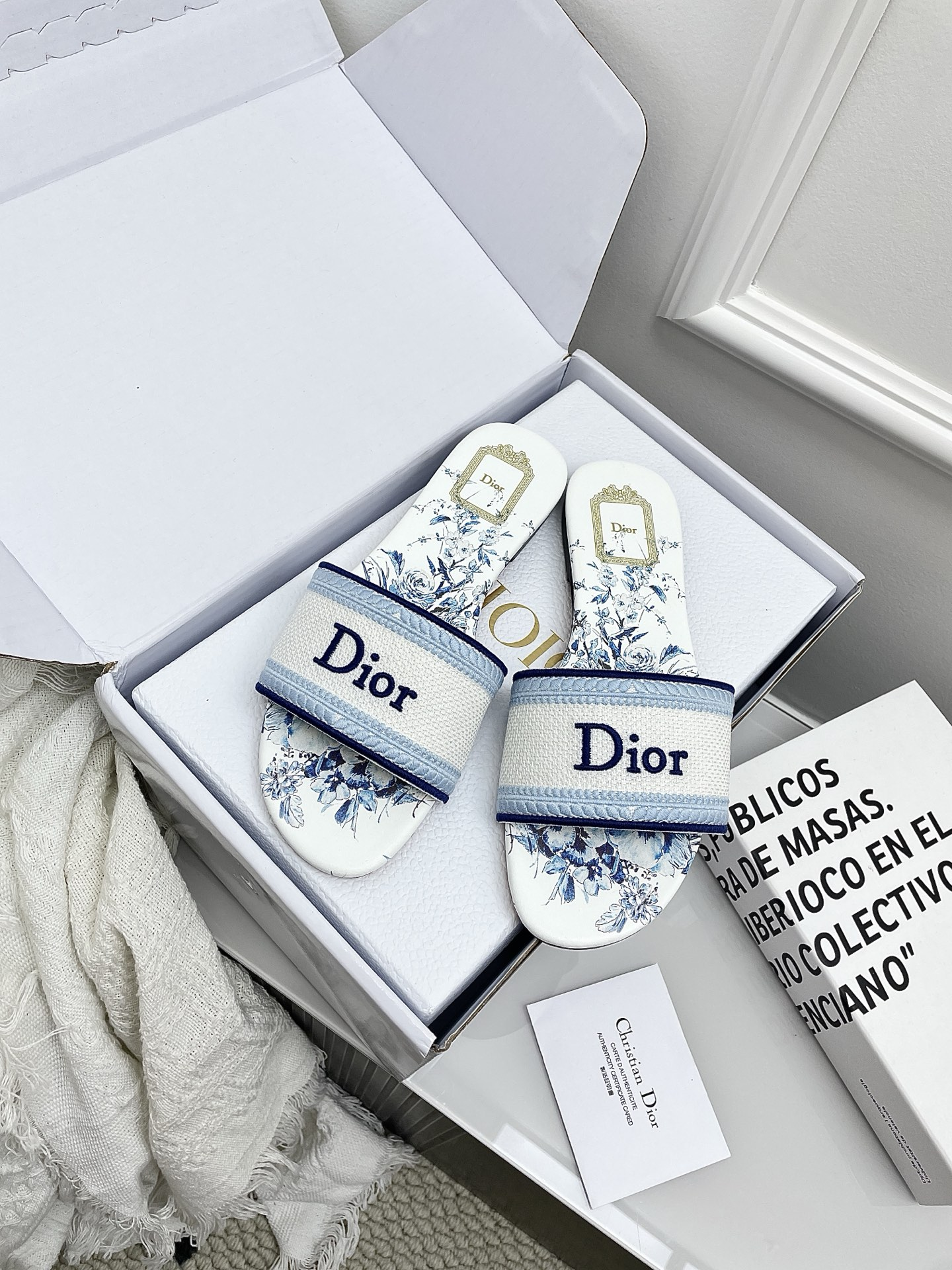 ディオール「Dior」【今年の新商品】ディオール ディオリビエラ レース×3D刺繍ミュール / スライドサンダル