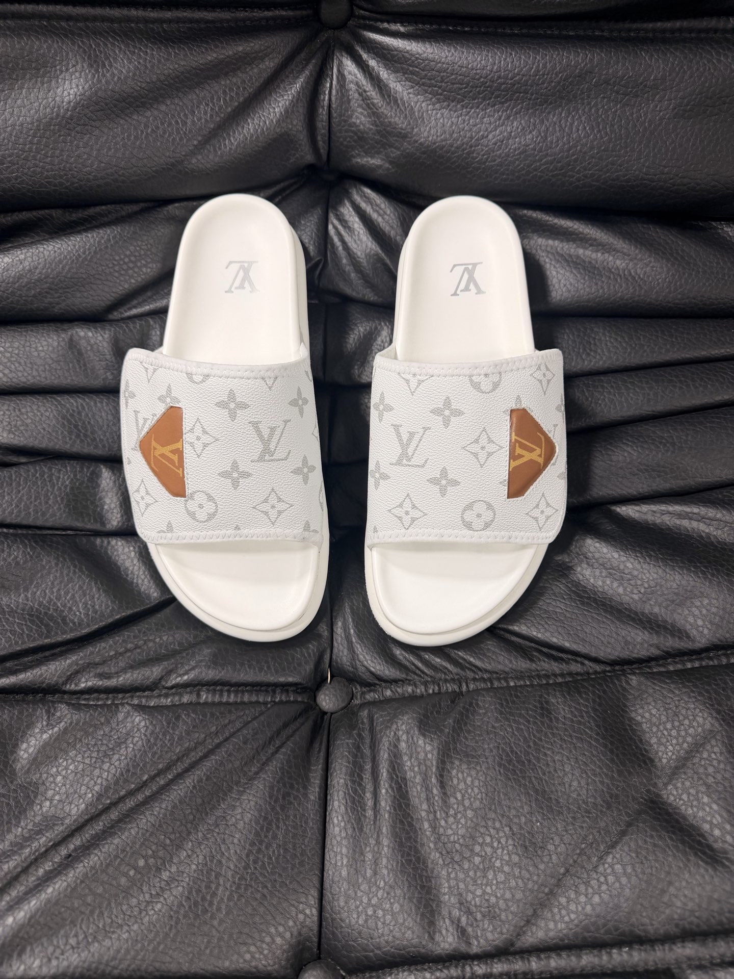 ルイ・ヴィトン「Louis Vuitton」ルイ・ヴィトン モノグラム スライドサンダル / スリッポン