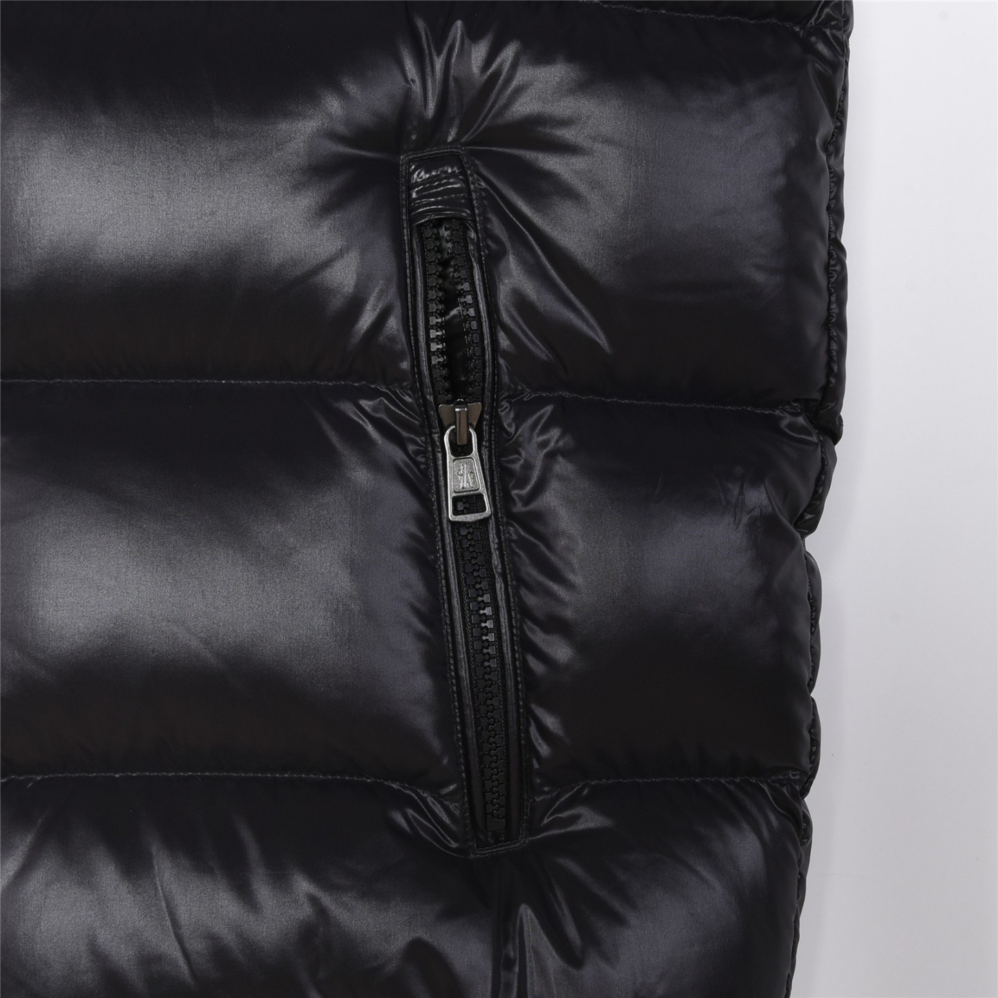 MONCLER ダウンジャケット Bormes（ユニセックス）「ベスト」(べすと)