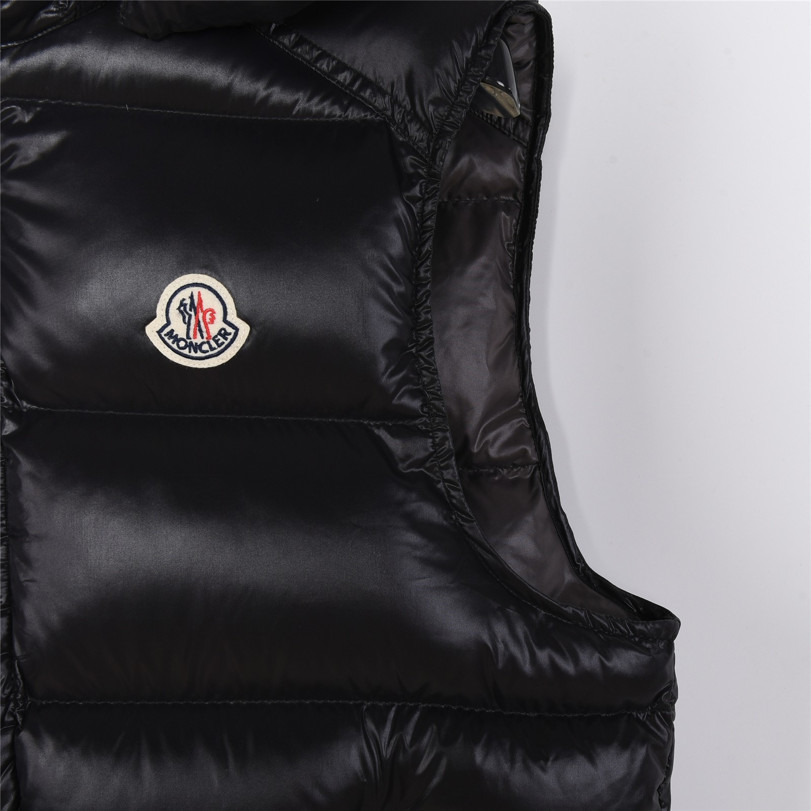 MONCLER ダウンジャケット Bormes（ユニセックス）「ベスト」(べすと)