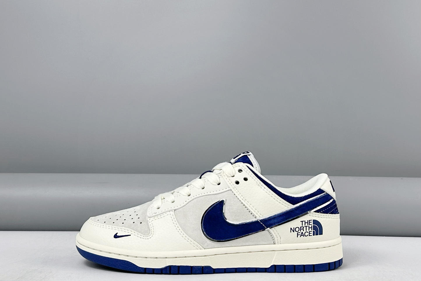 ナイキ「Nike」ク ロー カジュアルスニーカー