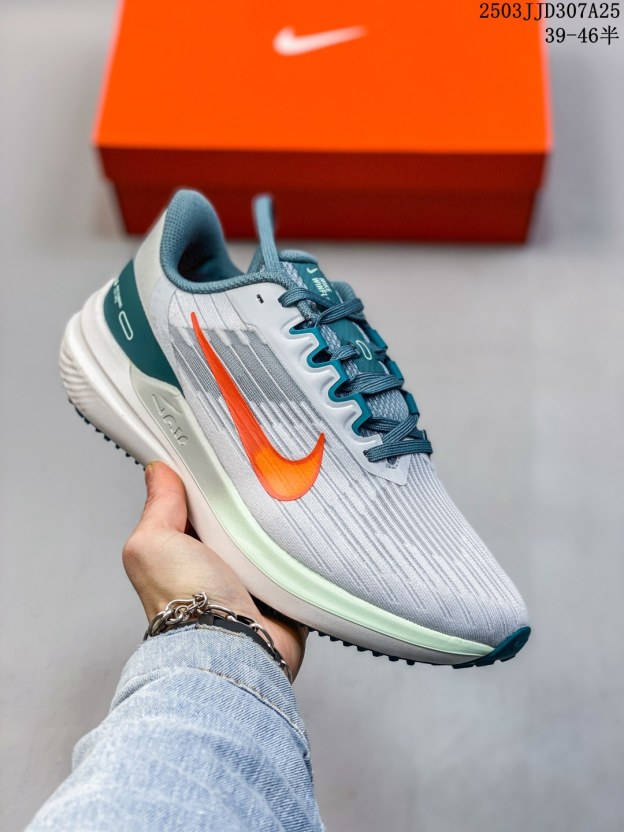 ナイキ「Nike」ク ロー カジュアルスニーカー