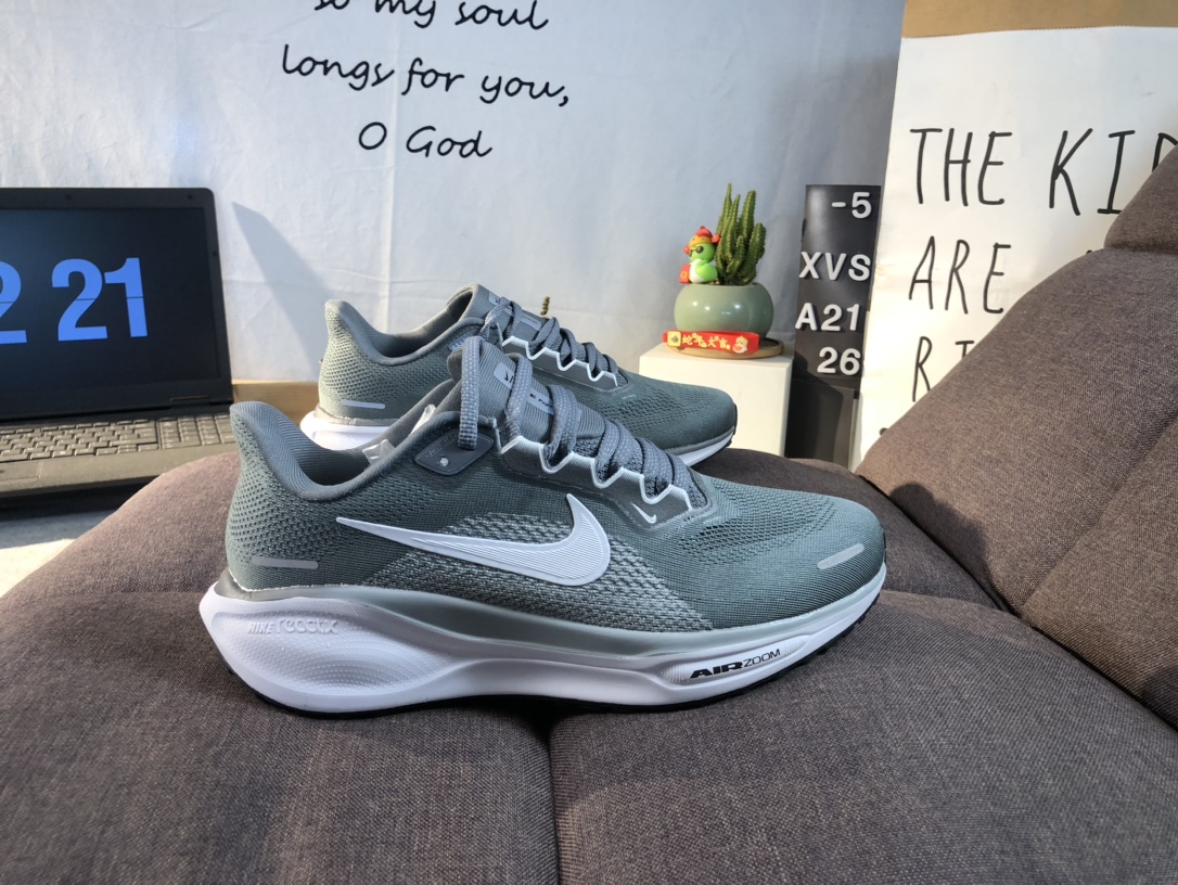 ナイキ「Nike」ク ロー カジュアルスニーカー