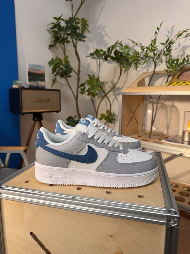 ナイキ「Nike」 Air Force 1 '07 Low "Pure Platinum" エアソール ローテップ スニーカー