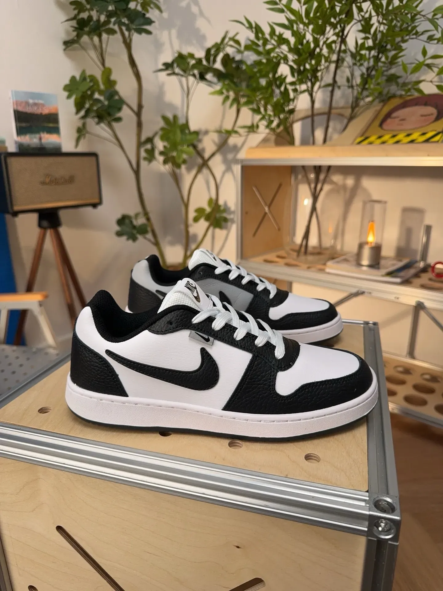 ナイキ「Nike」EBERNON LOW PREMIUM ローカット スニーカー