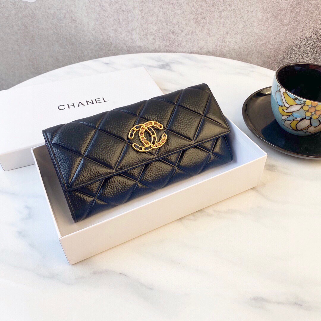シャネル「Chanel」 ラムスキン フラップ ウォレット 財布