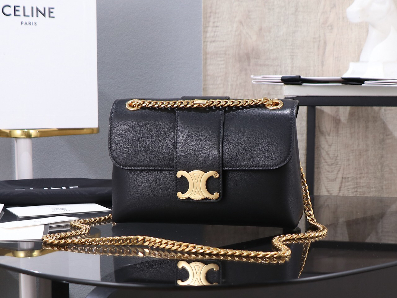 セリーヌ「Celine」Triomphe チェーンショルダーバッグ-ISETAN PRESTIGE CURATED