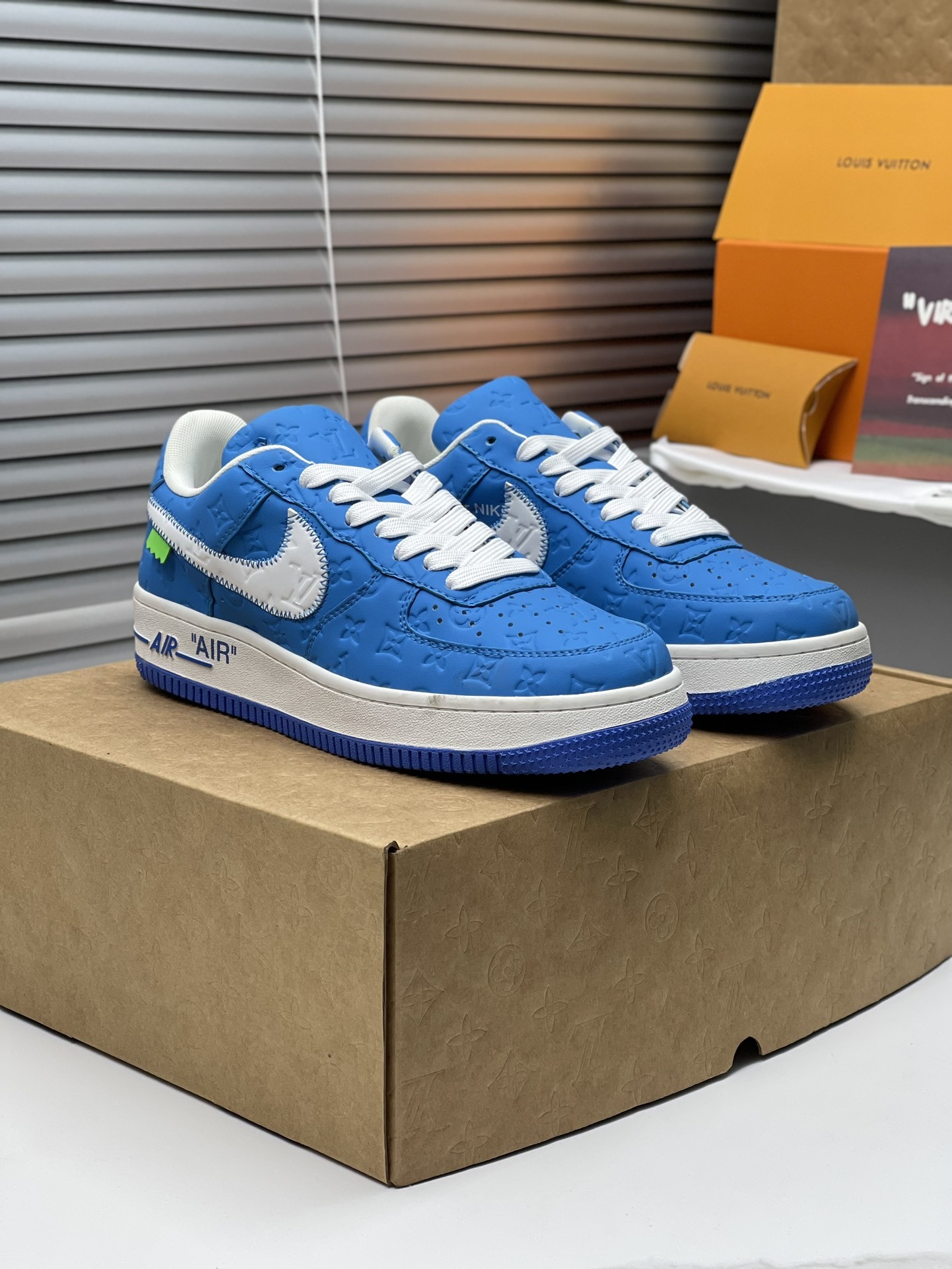 「コラボモデル」Louis Vuitton x Nike Air Force 1 Low【新商品発売】七色