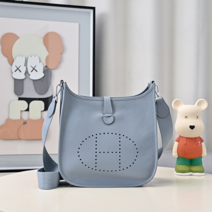 エルメス「Hermès」エブリン III 20 バッグ 15色「EVELYNE III 20 BAG」