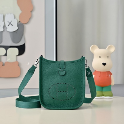 エルメス「Hermès」エヴェリン ミニ 17CM バッグ「EVELYNE MINI BAG」