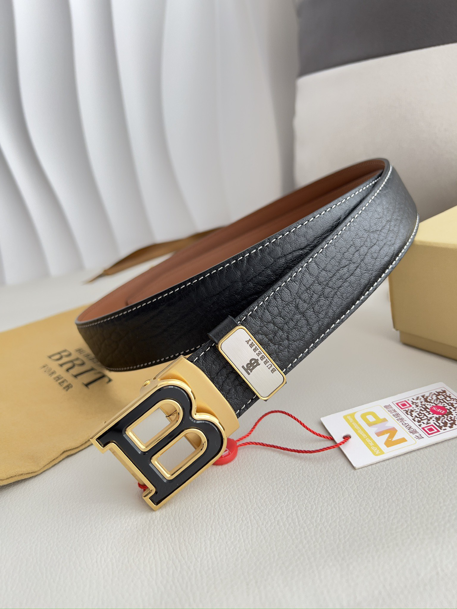 バーバリー「Burberry」オートロックベルト 2色