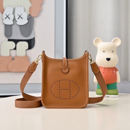 エルメス「Hermès」エヴェリン ミニ 17CM バッグ「EVELYNE MINI BAG」
