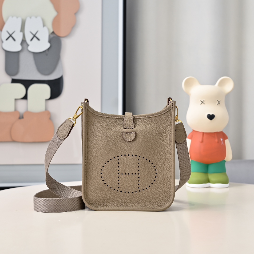 エルメス「Hermès」エヴェリン ミニ 17CM バッグ「EVELYNE MINI BAG」