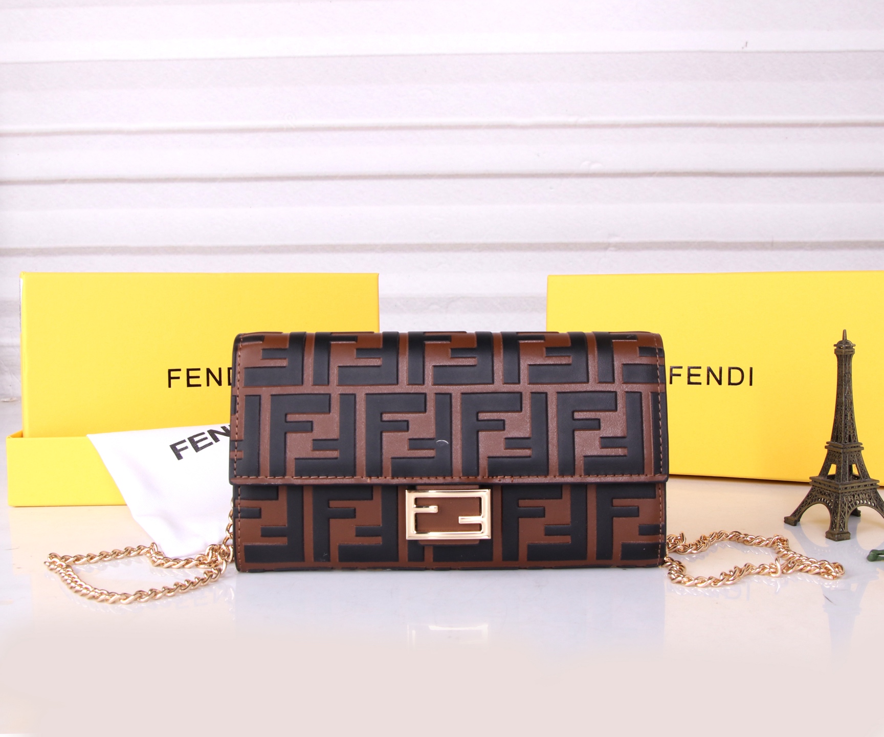 フェンディ「Fendi」マルチファンクション チェーンウォレット