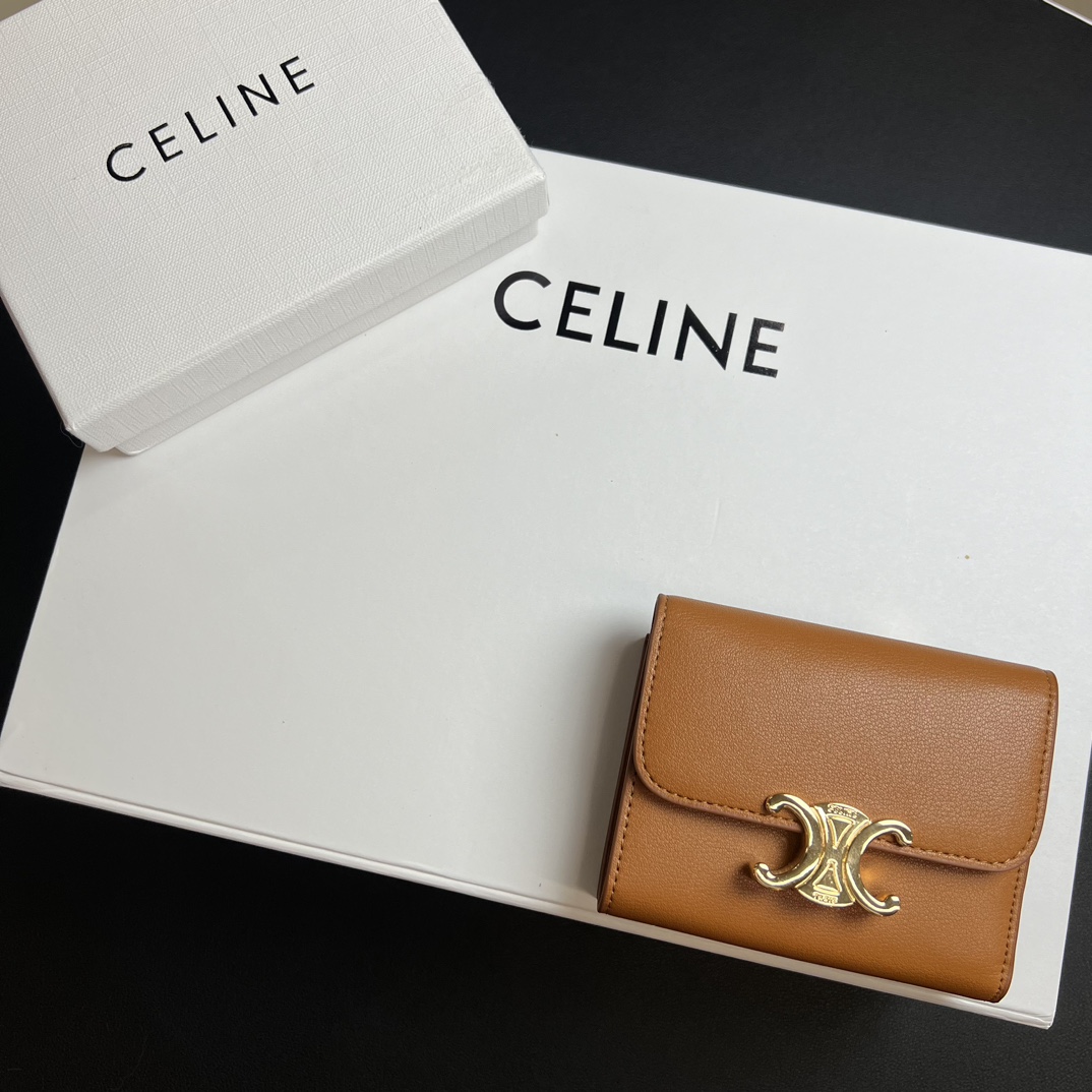 セリーヌ「Celine」スモール フラップウォレット トリオンフ / シャイニーカーフスキン