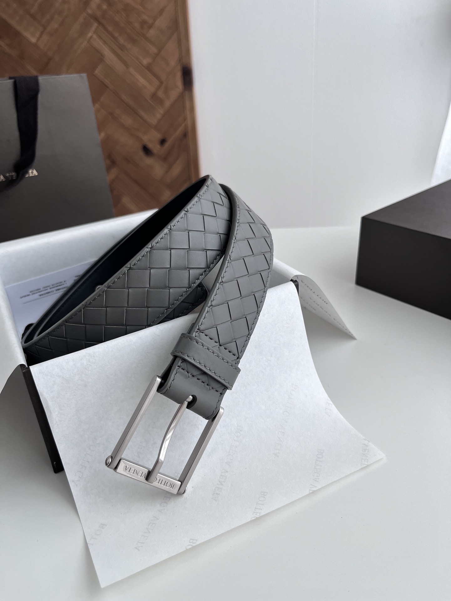 ボッテガ・ヴェネタ「Bottega Veneta」イントレチャート リバーシブル ベルト